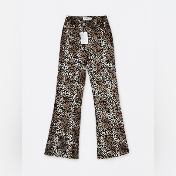 NWT MUY MUY High Waisted Leopard Print Flare Jeans - Picture 1 of 4